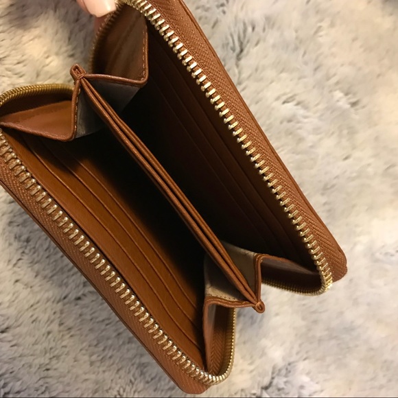 Michael Kors Ziparound Small Coin Purse - Picture 3 of 6